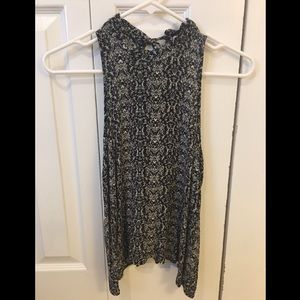 Patterned neck tie top